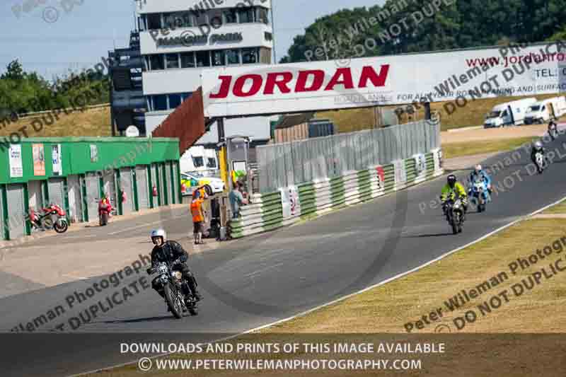 Vintage motorcycle club;eventdigitalimages;mallory park;mallory park trackday photographs;no limits trackdays;peter wileman photography;trackday digital images;trackday photos;vmcc festival 1000 bikes photographs